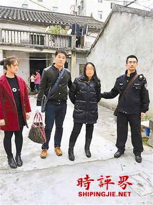 警方抓获嫌疑人现场。