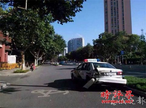 女司机开宝马连撞两警车 被带下车时全身瘫软